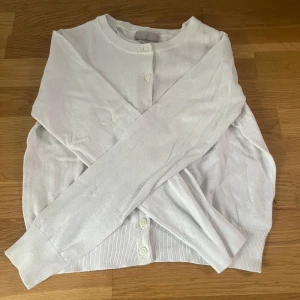 Vit kofta från H&M i bomull - Från HM, storlek M. Fint skick! 🥰🥰