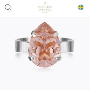 Silverring med rosa sten från Caroline Svedbom - Fin Caroline svedbom ring i nyskick. Nypris är 600 kr 