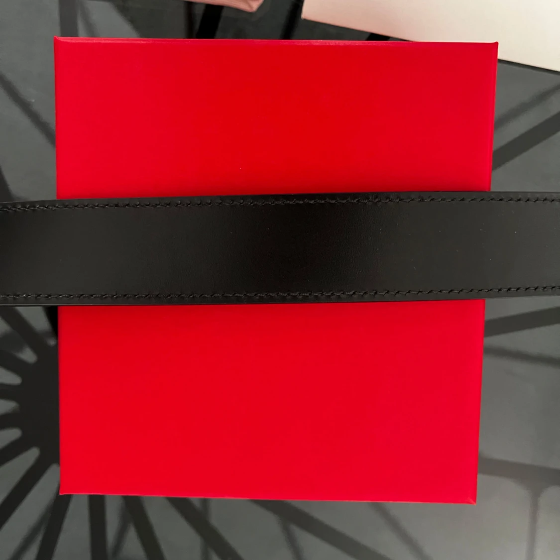 Svart Ferragamo skärp med silverdetalj - 4