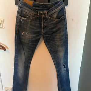 Dondup jeans - Säljer nu mina tvär feta dondup jeans pga att dom blivit för små. Skinny fit, tveka inte på att höra av dig vi minsta lilla fråga!