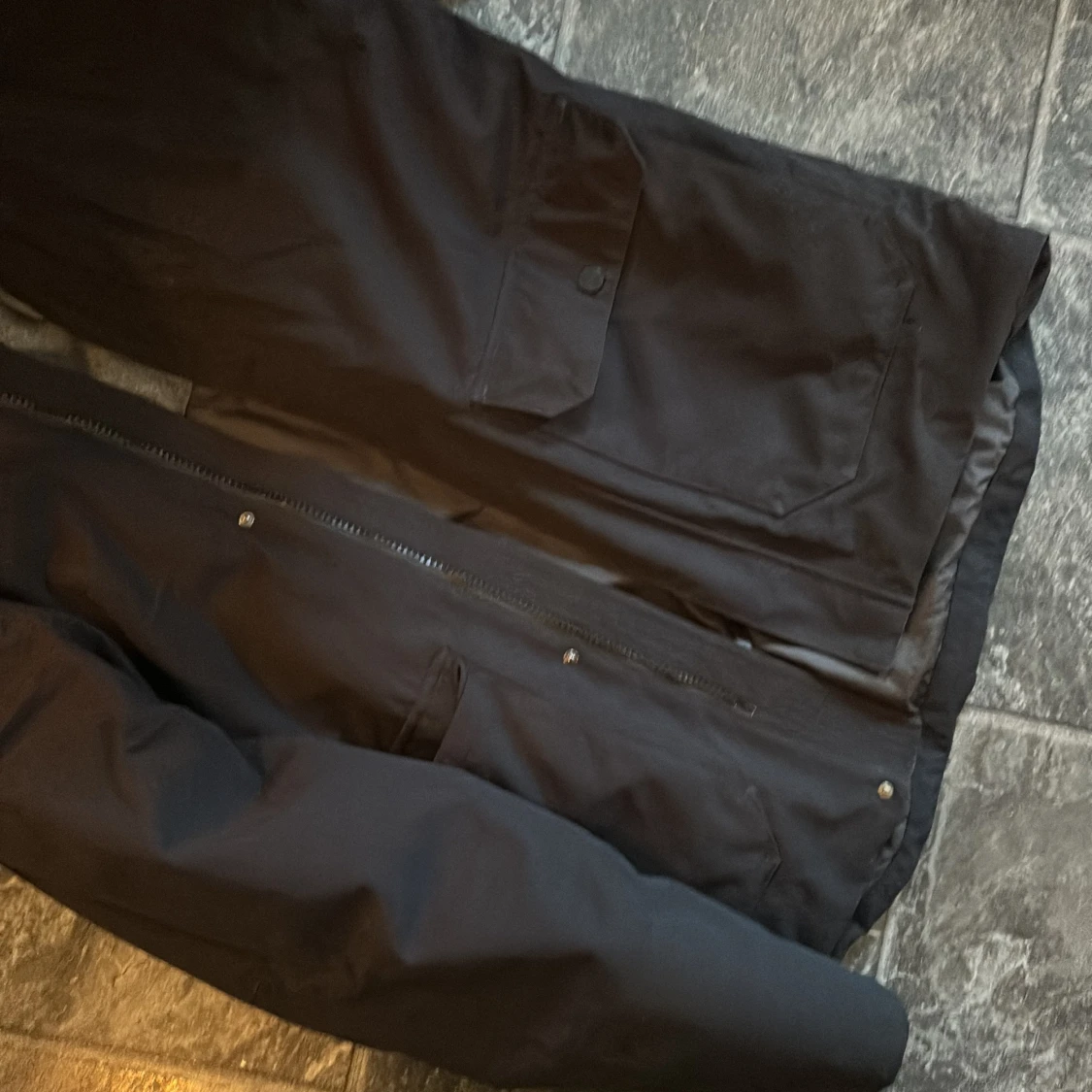 Svart jacka från Helly Hansen - 1