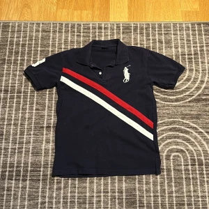 Chiet keef piké - Tjenare jag säljer denna tvär feta piké då jag inte använder den längre, skick 9/10. det står L men den sitter som S. Jag har använt den ca 3-5 gånger. Skriv om ni har frågor!