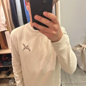 Axel Arigato tröja - Galet snygg Axel Arigato sweater! Skick 9/10 i storlek XS. Pris 600