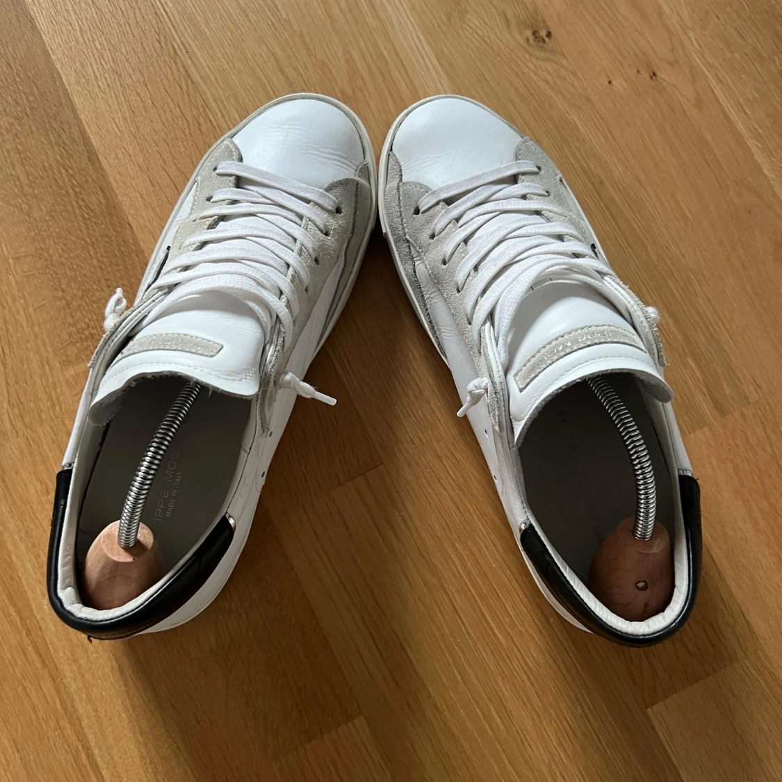 Vita sneakers från Philippe Model - 3