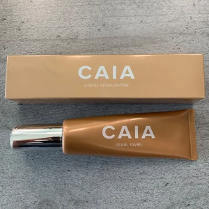 Caia liquid highlighter pearl swirl - Säljer för 150kr använd 3 gånger men tyckte inte det passade mig. ❤️orginalpris 325kr