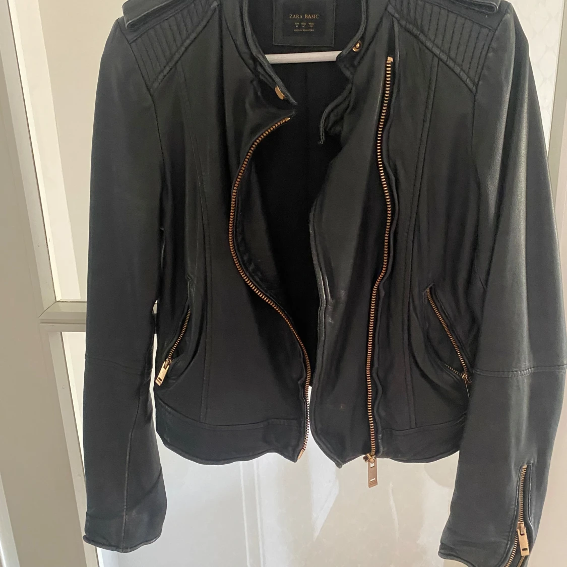 Svart skinnjacka från Zara Basic - 4