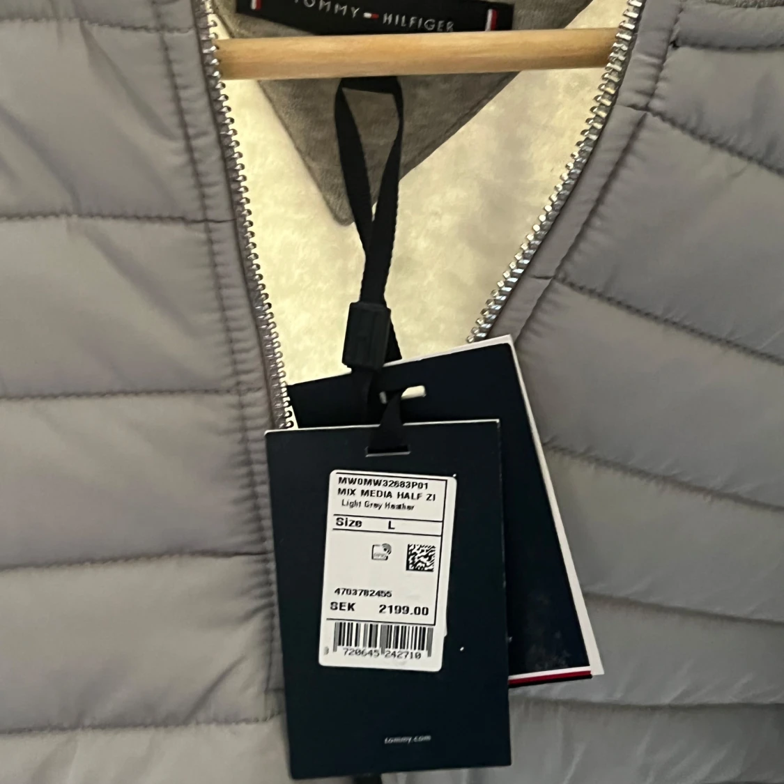 Grå tröja från Tommy Hilfiger - 2