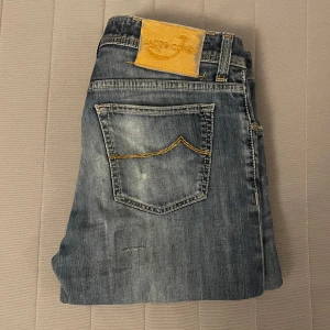 Jacob Cohën jeans blå - Skitsnygga jeans från Jacob Cohën med skön wash och najs revor. Nypris: 5000kr+ Skriv vid frågor eller funderingar💯🙌✌️