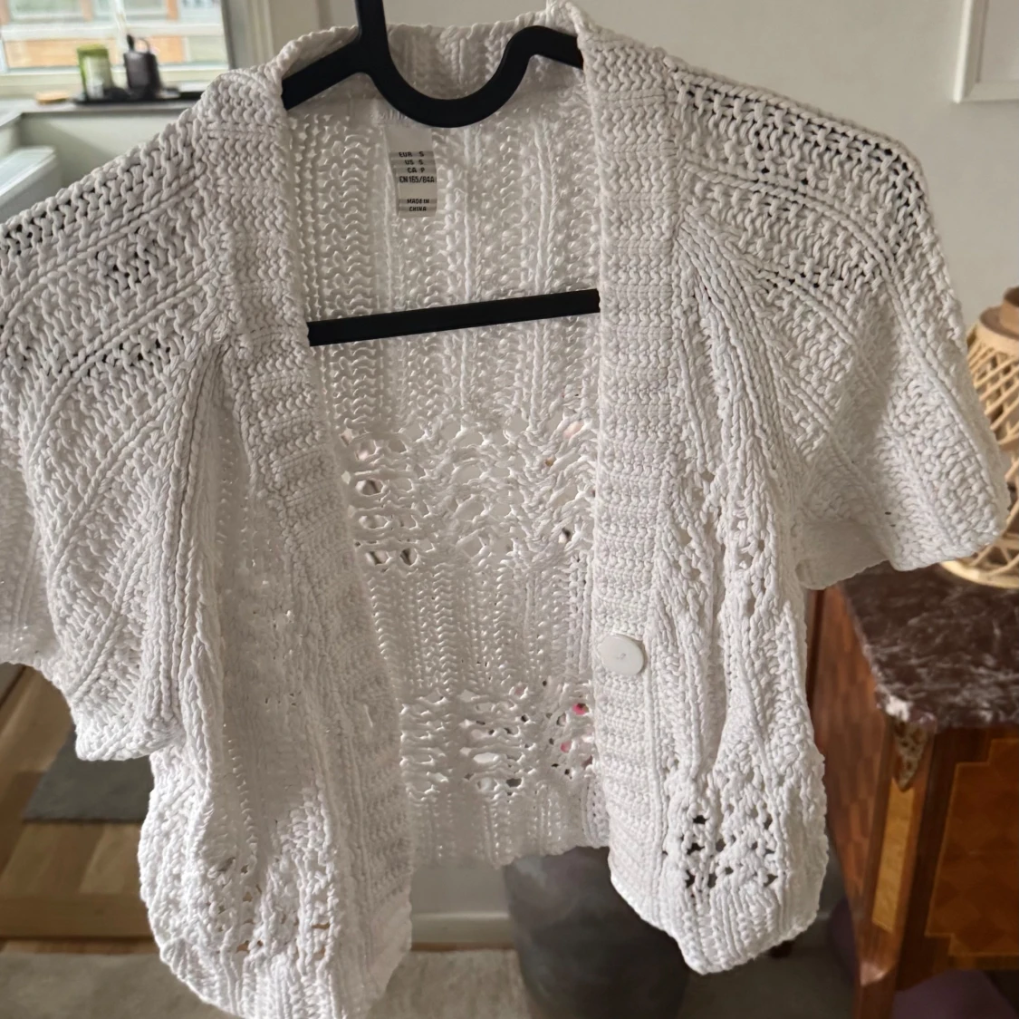 Vit stickad kofta