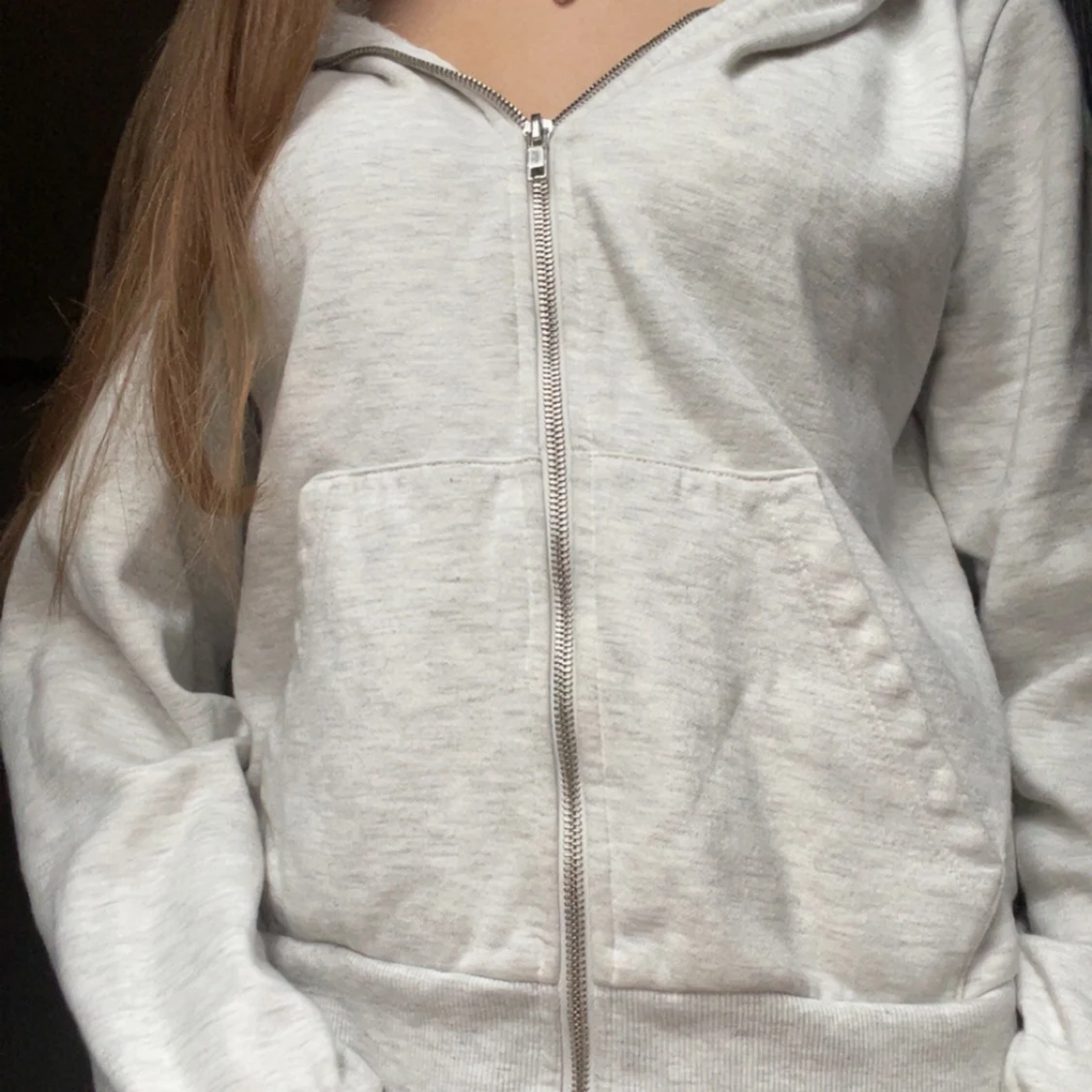 Grå hoodie med dragkedja