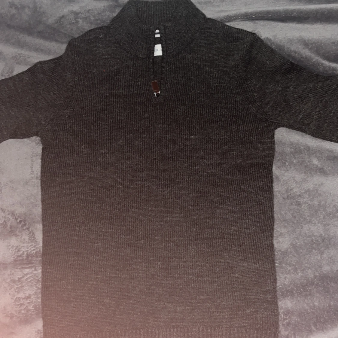 Mörkgrå stickad tröja från Pier One