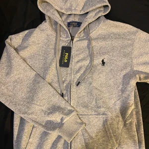 Grå hoodie från Ralph Lauren - Helt oanvänd