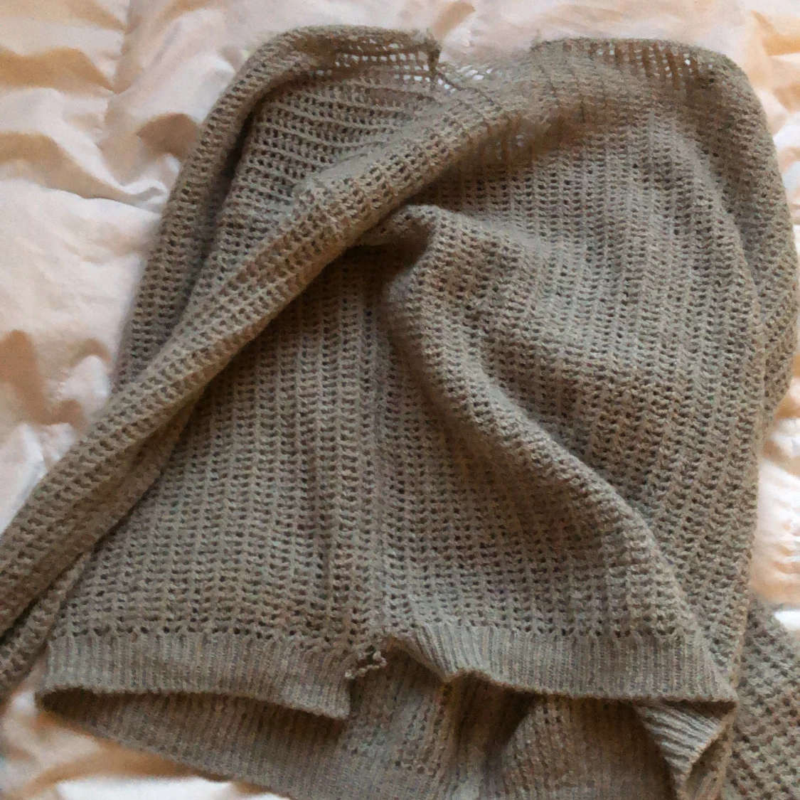 Grå stickad offshoulder tröja från United Colors of Benetton - 4