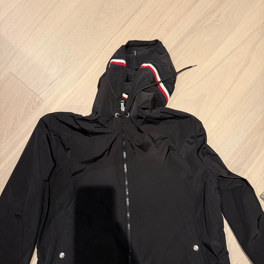 Svart vindjacka från Moncler