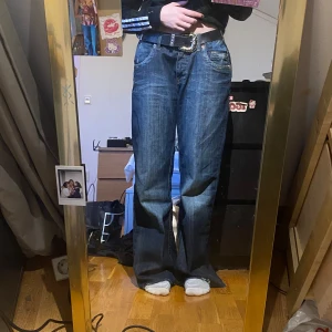 Blå jeans från Koola Anna - Säljer ett par blå baggy jeans