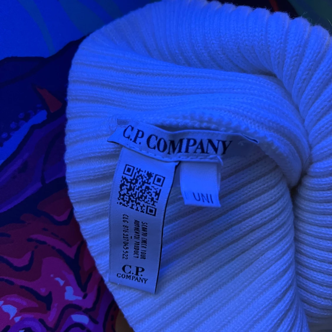 Vit ribbad mössa från C.P. Company - 2