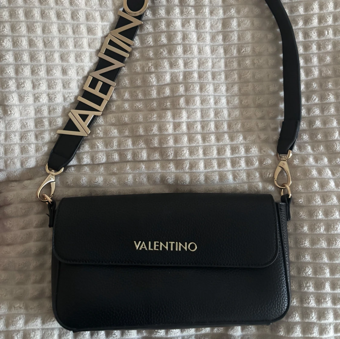 Svart axelväska från Valentino - 2