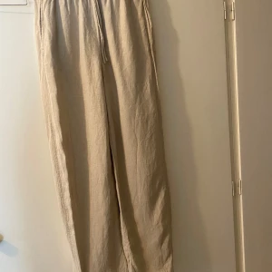 Linnebyxor från Arket - Mycket fint skick. Oversize model