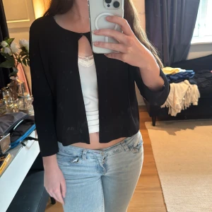 Superfin svart kofta från esprit  - Säljer den här superfina svarta koftan från esprit i storlek m. 