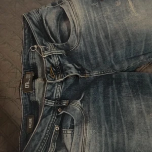 Blå jeans från LTB - Snygga blå jeans från LTB, storlek 28/30. Bootcut och lowwaist 