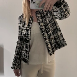 Svartvit rutig kavaj - Kavaj jacka från Zara. Storlek XS