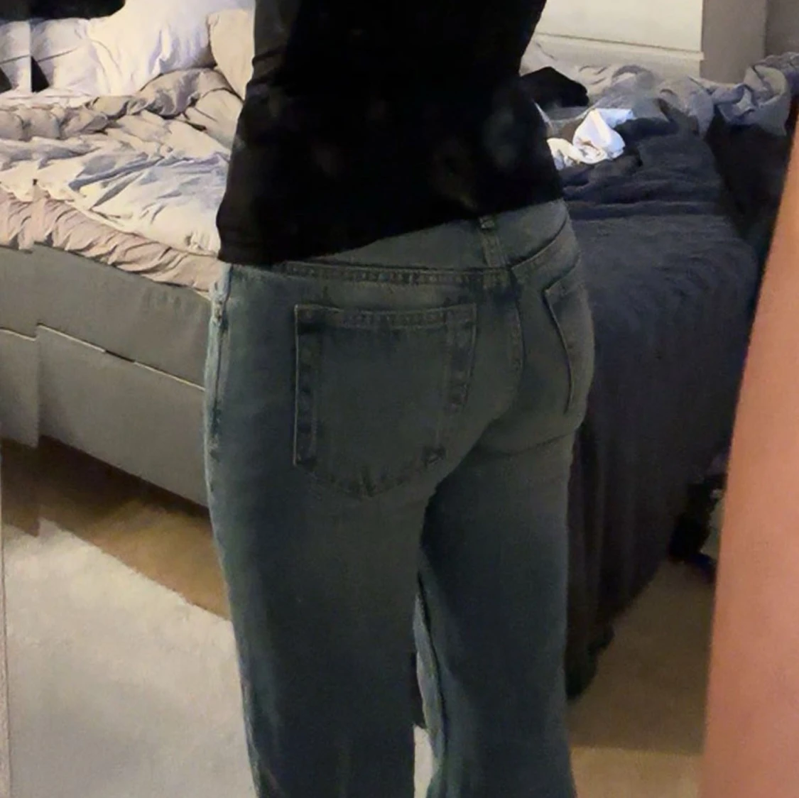 Blå bootcut jeans från Weekday - 1