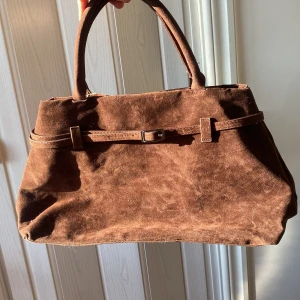 Brun axelväska  - Väska i fint skick 