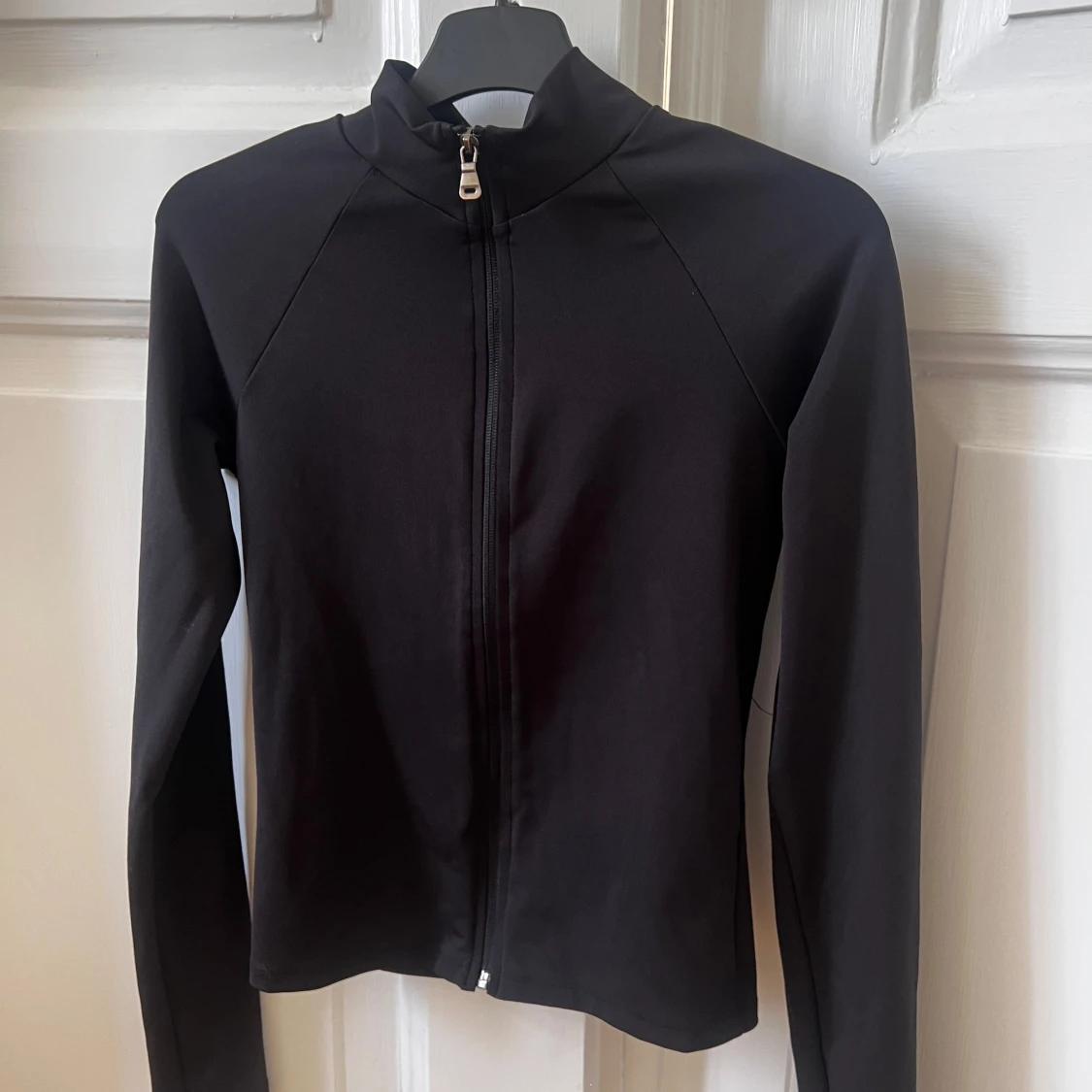 Svart zip-träningströja