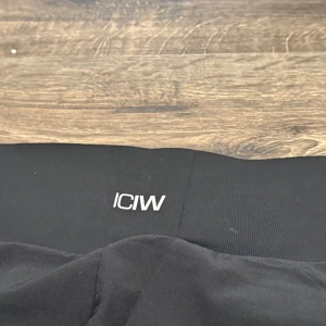 ICIW kjol - Svart kjol från ICIW  Knappt använd Storlek M