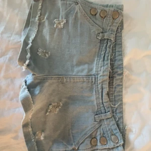 Shorts - Jättesnygga shorts, vet inte vilket märke men dom är i storlek 152 vilket motsvarar en xs!❤️