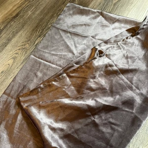 silke-örngott - Använd en gång. Det är bra för håret, nypris var 80kr