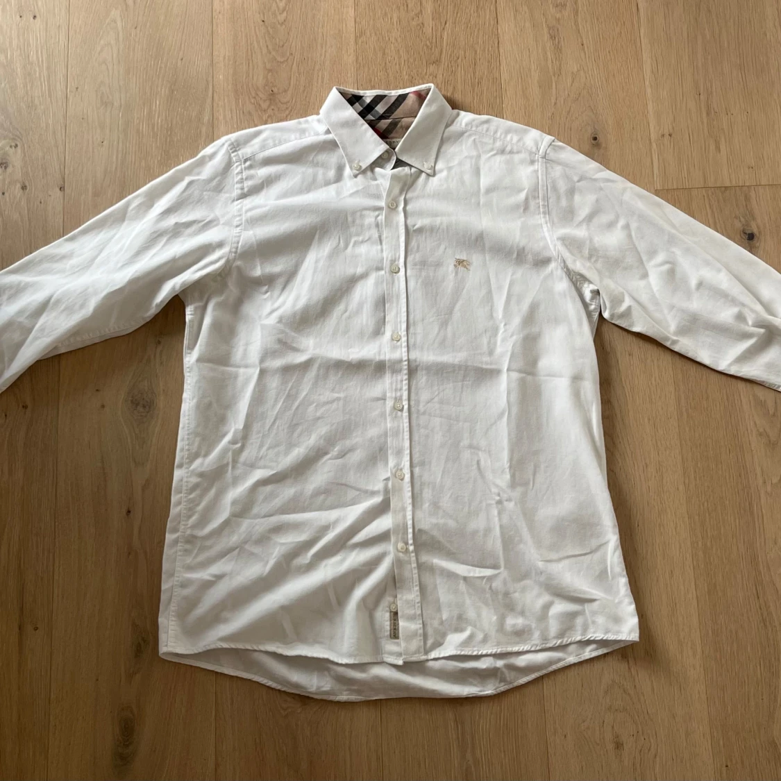 Vit skjorta från Burberry med rutigt foder - 1