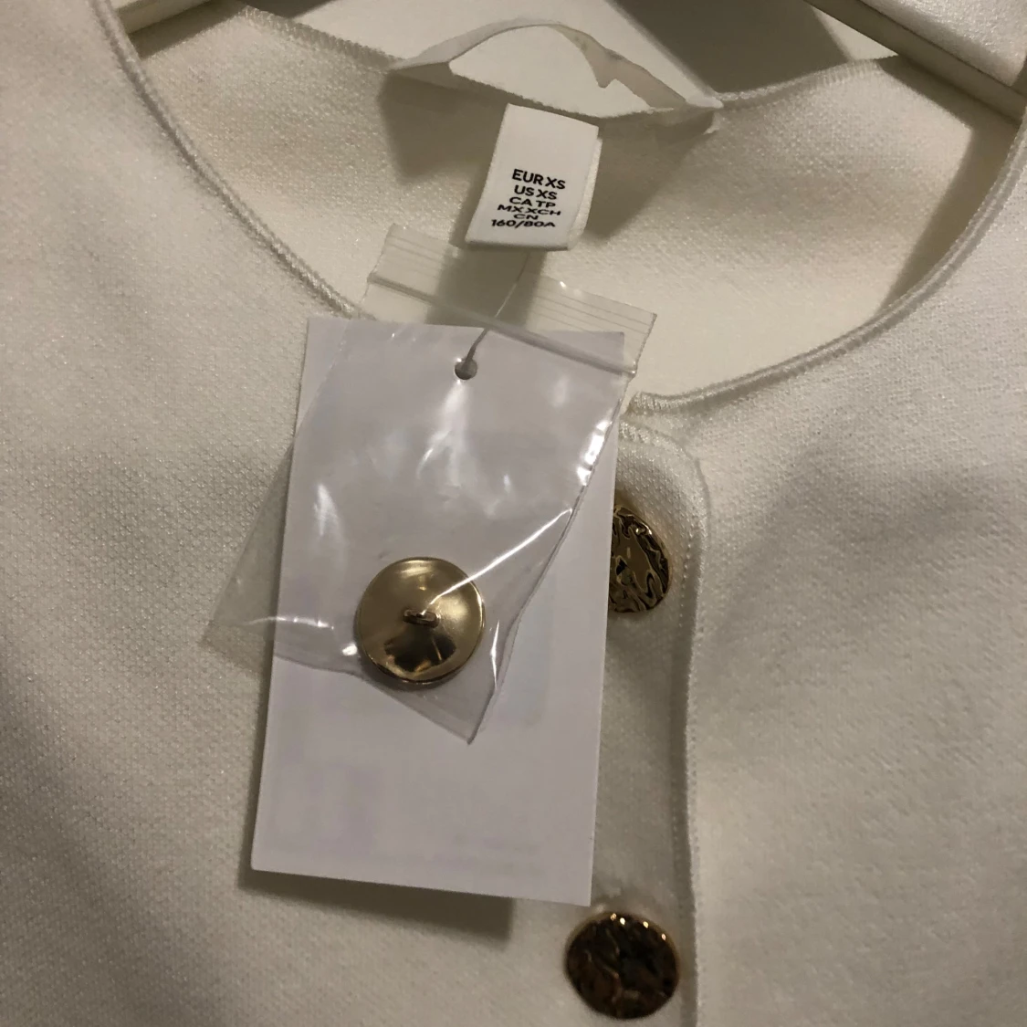 Vit väst med guldknappar från H&M - 4