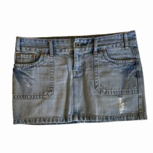 Blå jeanskjol - Cool jeans kjol🩵 Midjemått: 42 cm