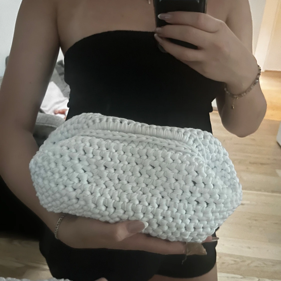 Handgjord vit stickad handväska