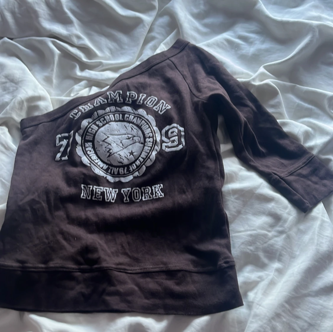 Brun offshoulder tröja från Sparkz - 1