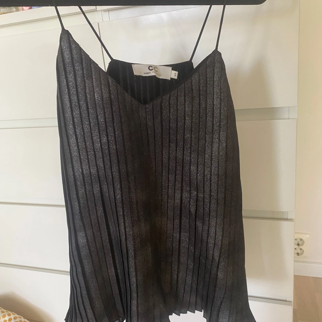 Svart linne, Capri Collection