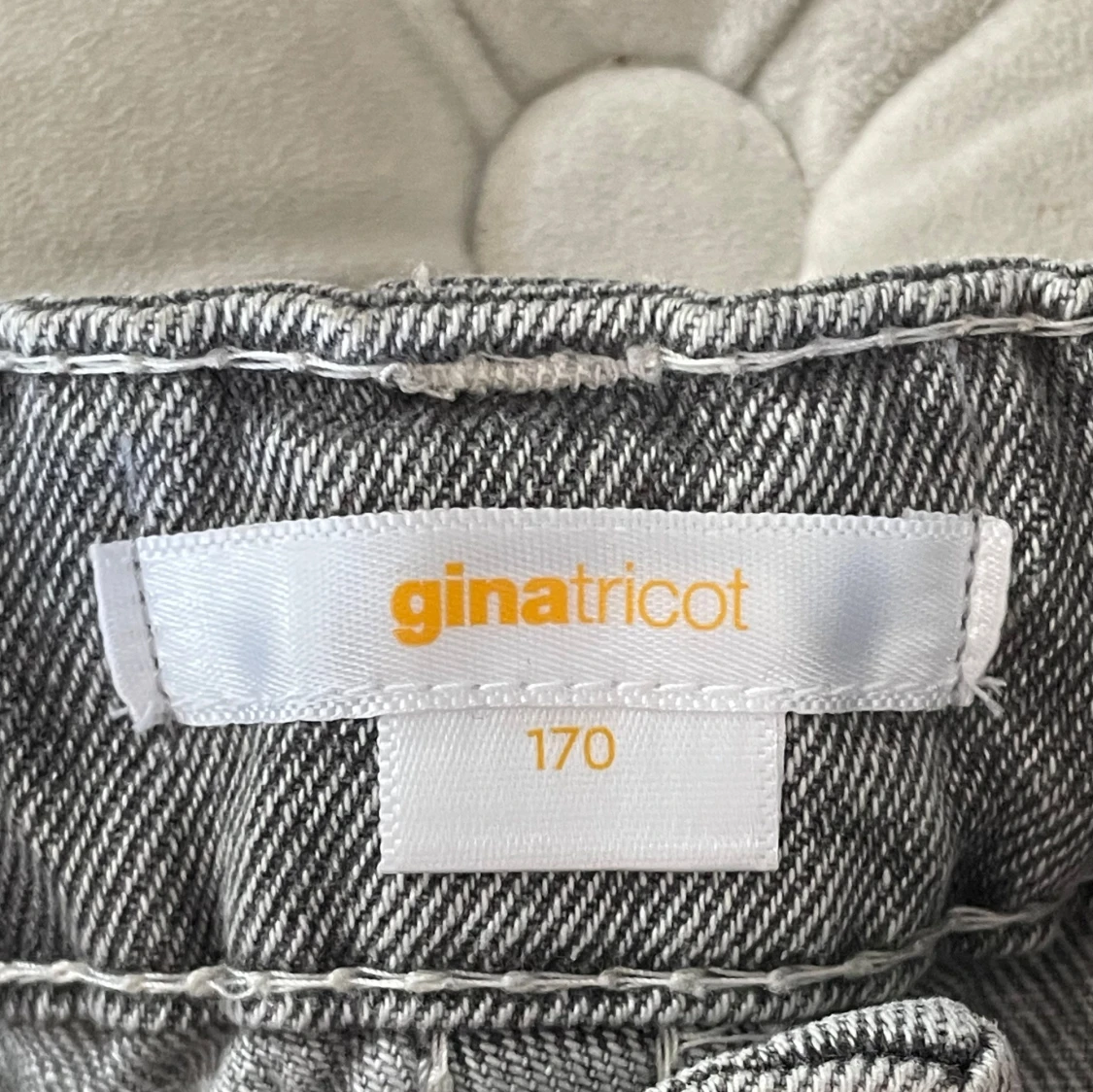 Gina Tricot Young lågmidjade jeansshorts  - 2