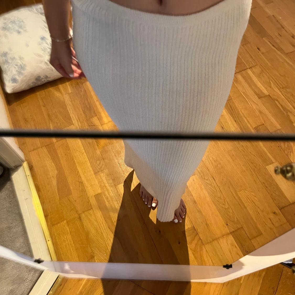 Vit ribbad långkjol med slits