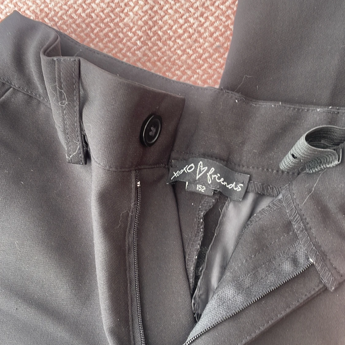 Svarta kostymbyxor XOXO Friends - 2