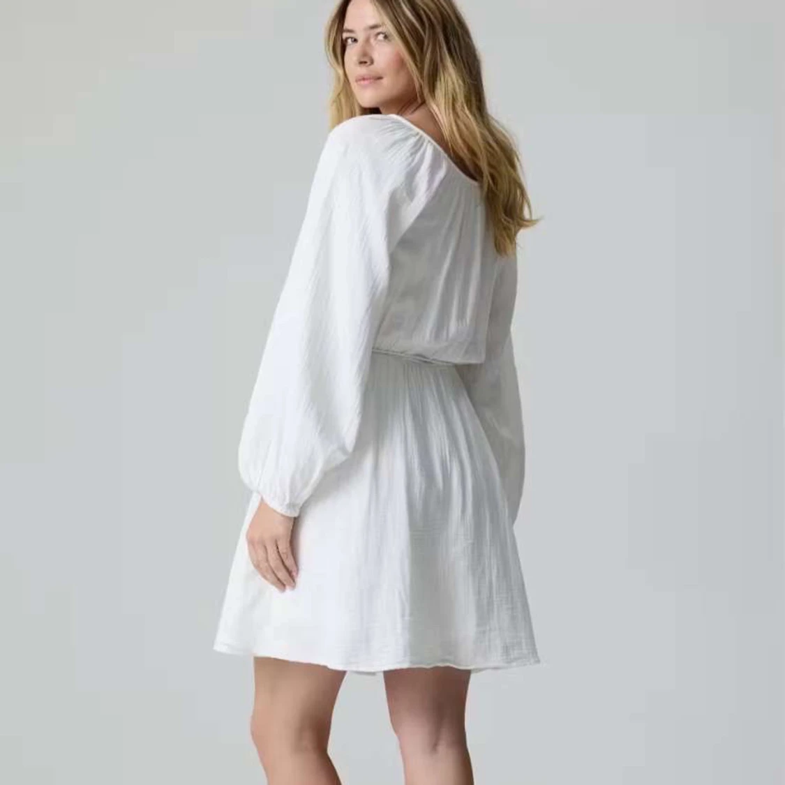 Vit klänning med knyt i midjan - 1