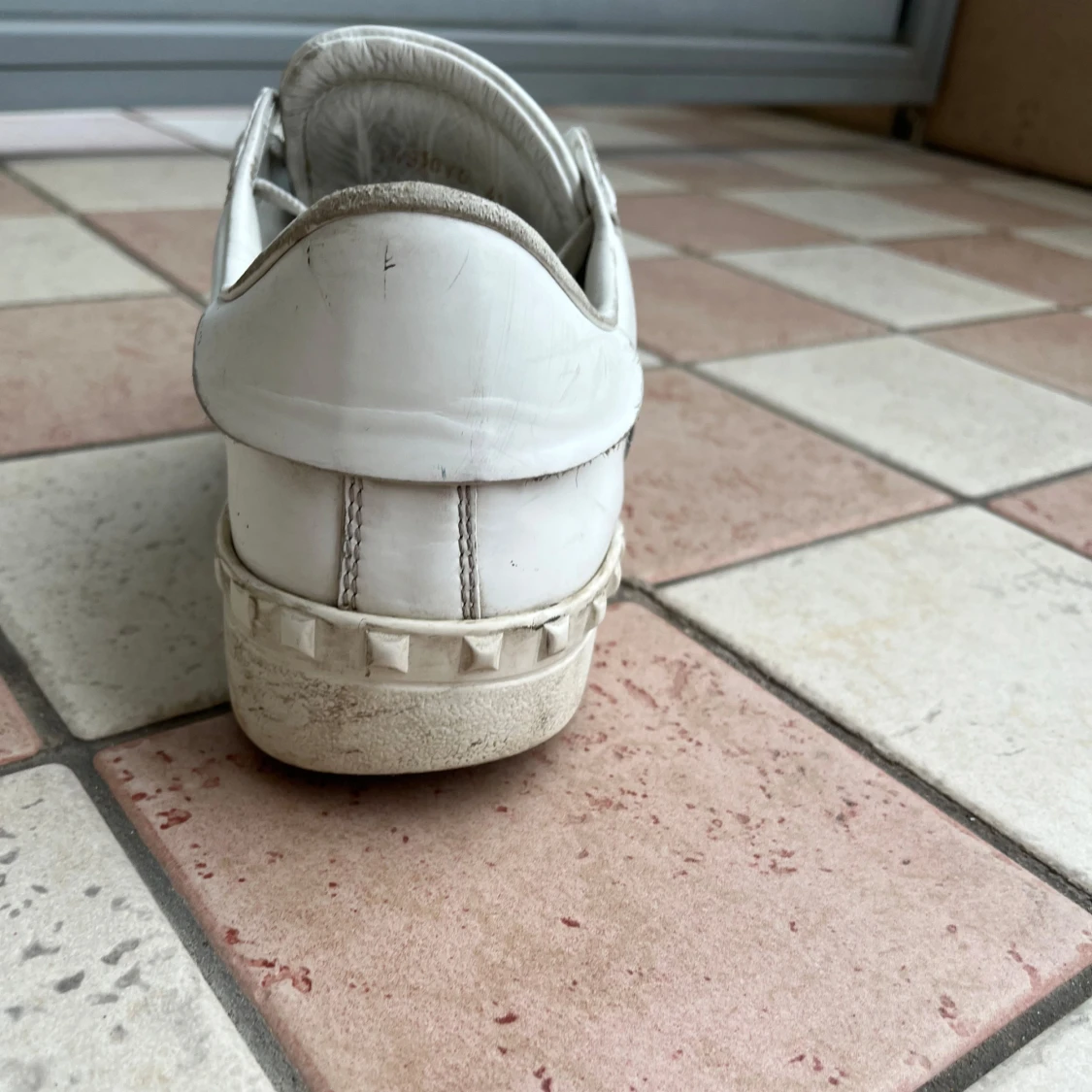 Valentino Garavani sneakers i vitt och svart - 2