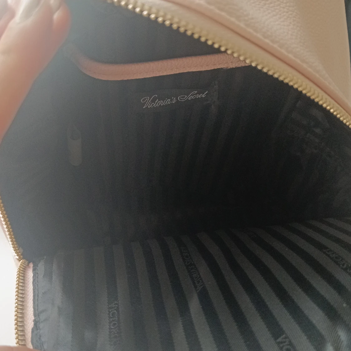 Ljusrosa ryggsäck från Victoria's Secret - 2