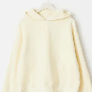  Butter yellow hoodie från Gina 🌼 - Det är en butter yellow hoodie från Gina tricot och den är också just nu slutsåld🌼 