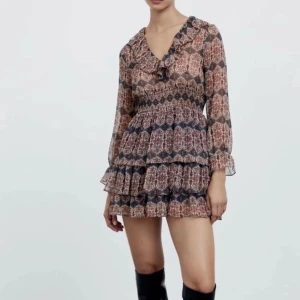 Zara klänning - Säljer denna klänning från Zara, Storlek S 💖