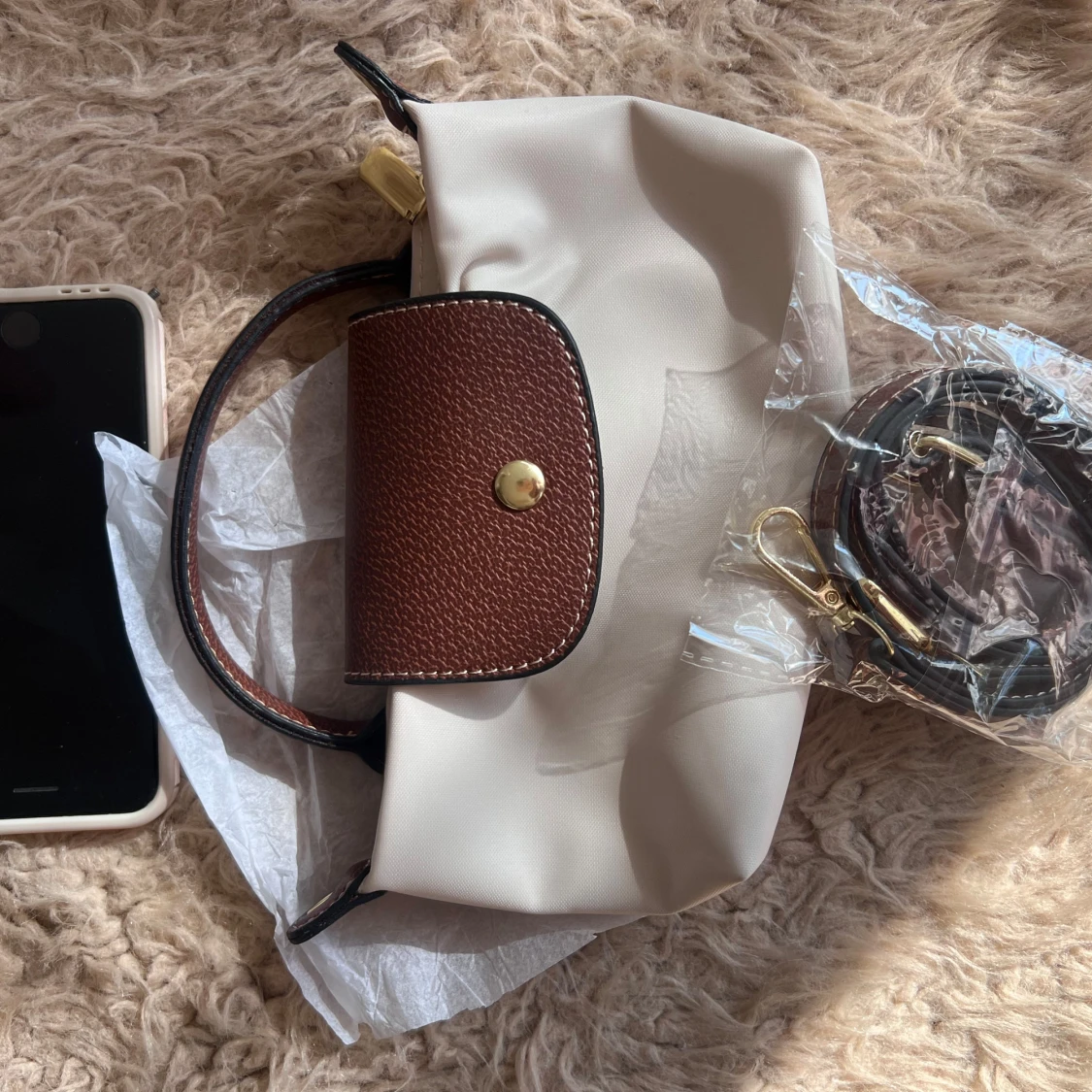 Beige och brun axelväska med detaljer lik Longchamp  - 1