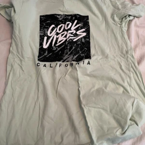  T-shirt  - Funkar bra är för små för mig 