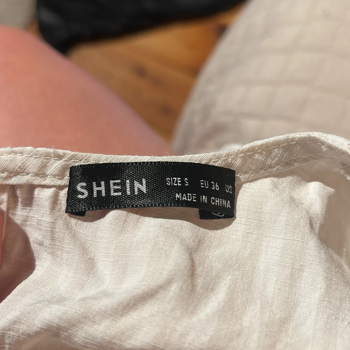 Vit blus med volang från SHEIN - 1