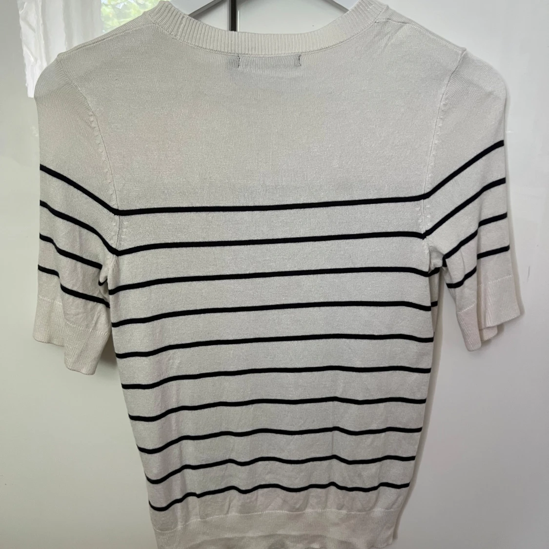 Randig vit tröja från 157, S - 1