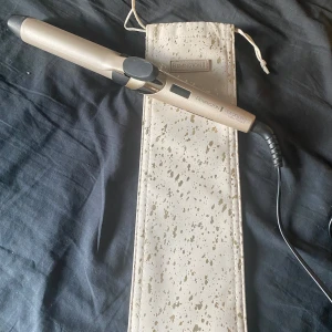 Remington locktång Advanced Colour Protect - En locktång från Remington. Fint skick och nästan aldrig använd. 😊🌸 Pris går att absolut att diskutera!🙌🏻 Föredrar att posta genom PostNord.